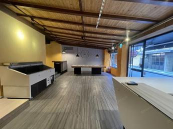 【忠孝SOGO東區核心稀有店面，超寬門面】157,000元/月