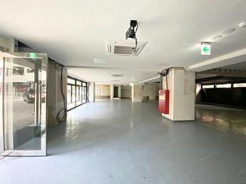 大面寬招牌~醫美診所藝廊中心 400,000元/月