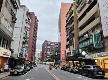 延吉街三角窗金店面 148,000元/月