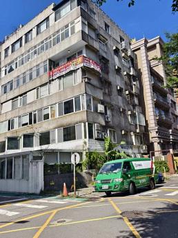 復興國小仁愛三角窗金店面 180,000元/月 