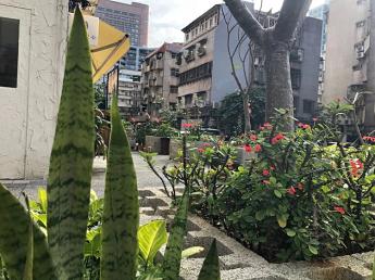 忠孝路庭院樓中樓餐廳店面 85,000元/月 95萬頂讓費