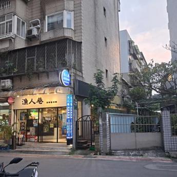 內湖捷運葫洲站海鮮餐酒館頂讓  租金：80,000元/月  頂讓金：68萬元 (含部分設備) 