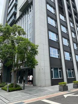 中山北路金店面｜屋況新｜格局方正｜臨大路｜可店可辦 NT$100,000