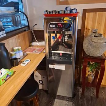 中山區吉林路黃金地段店面｜設備齊全接手即  租金：90,000元/月 頂讓金：100萬元