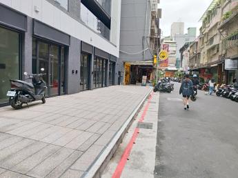 近雙捷運.晴光雙城夜市商圈全新邊間金店面.可餐飲 75,000元/月 