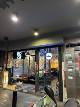 大安區居酒屋店面頂讓 基隆路旁 近六張犁捷運站  租金 55,000 / 月 頂讓金 70 萬 