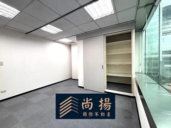 ⭐️南京三民站⭐️挑高氣派帷幕純辦⭐️漂亮3隔間、採光良好⭐ 62,000元/月 