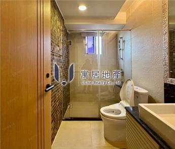 101景觀、首租稀有樓中樓頂樓露臺大戶、可寵3房3平面車位 130,000 元/月