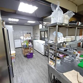 頂讓實踐大學旁大坪數店面  租金：60,000元/月 頂讓金：60 萬元 (含部分設備) 