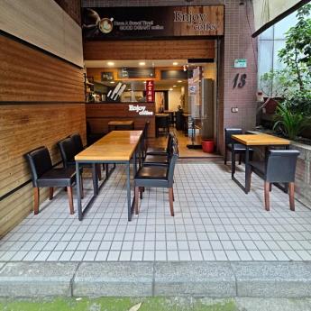 台北松山區｜近南京復興捷運站咖啡店頂讓  租金：45,000元/月頂讓金：68萬元 (含全部設備)