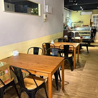 內湖江南街 經營10年店完整設備・成熟店面 租金：32,000元/月 頂讓金：68萬元