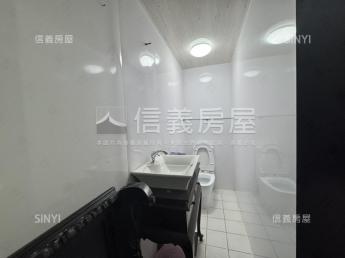 森林公園百業燙金店面 NT$86,000