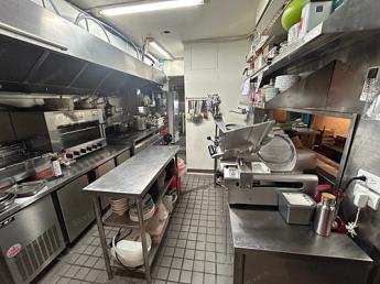 大安知名精裝餐廳1樓+B1+庭院 我已於2026/01/01 成交 頂讓金250萬